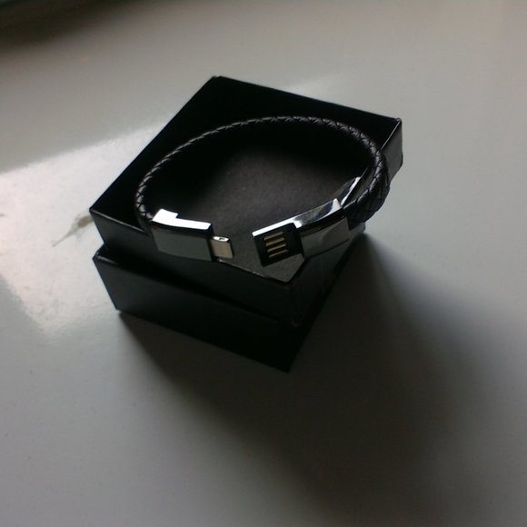 Host pick!!    NWT          recharger Small Bracelet NWT - Picture 6 of 6